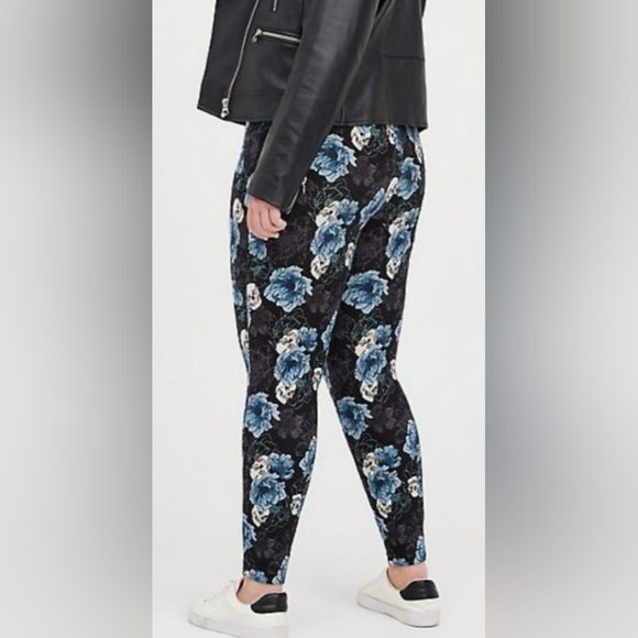 Torrid Pixie Pants Size 3R - Picture 3 of 8